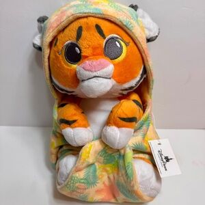 NWT Disney Babies in a Hooded Blanket Plush Toy Tiger. cute and cuddly